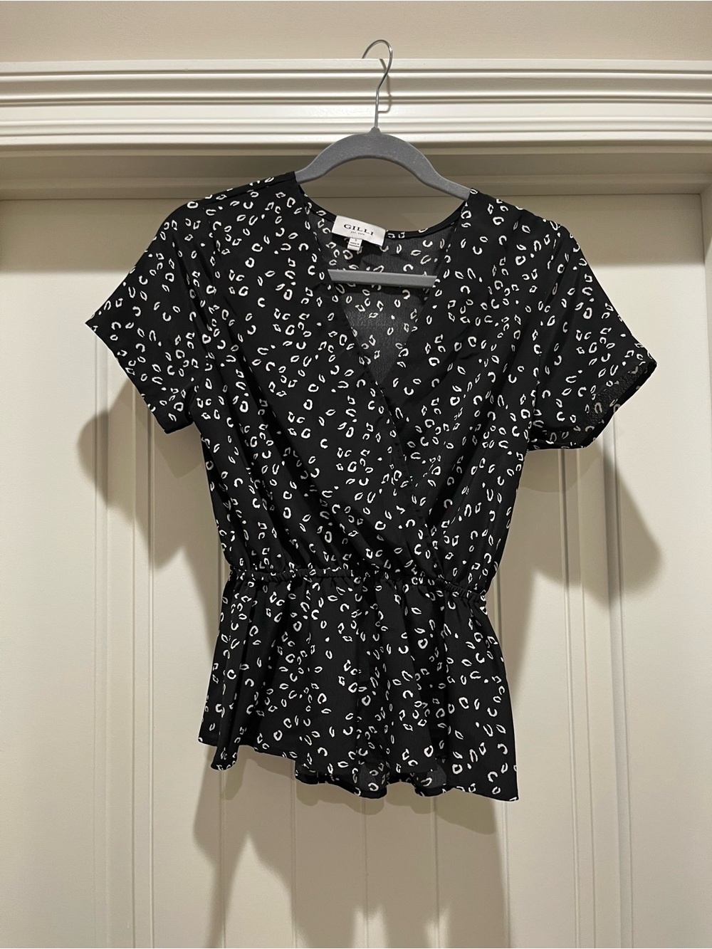 Gilli Black and White Abstract Print Peplum Top